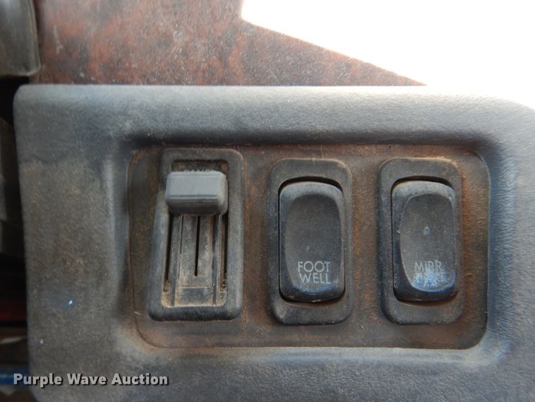 image for item JS9772 2000 Freightliner Century Class  semi truck