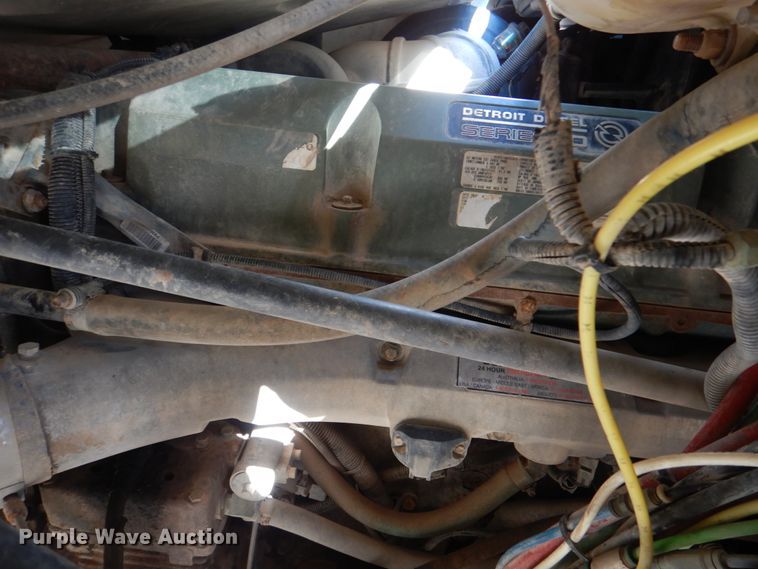 image for item JS9772 2000 Freightliner Century Class  semi truck