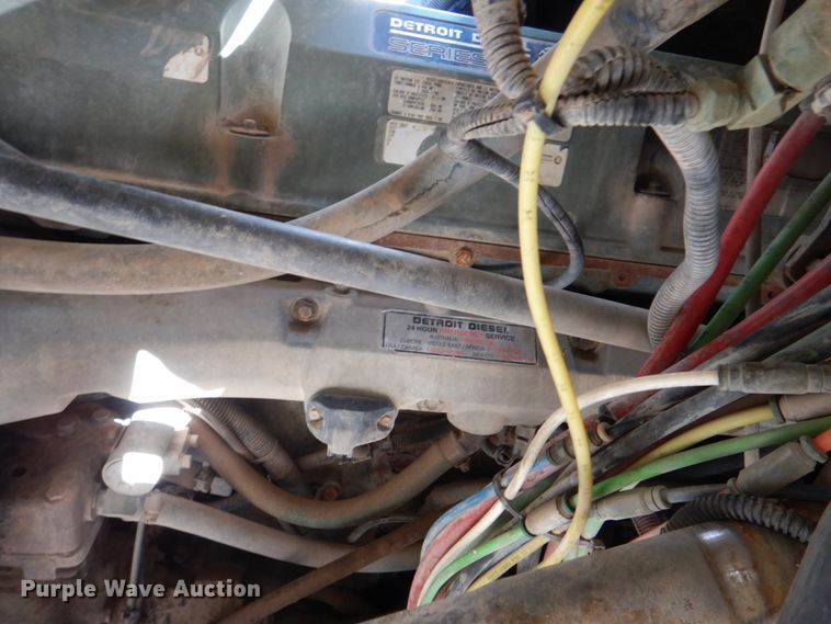 image for item JS9772 2000 Freightliner Century Class  semi truck