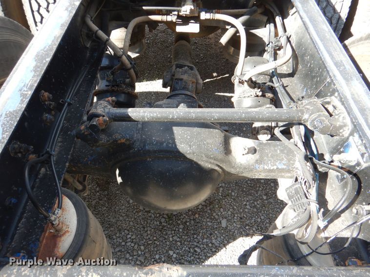 image for item JS9772 2000 Freightliner Century Class  semi truck