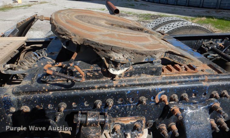 image for item JS9772 2000 Freightliner Century Class  semi truck