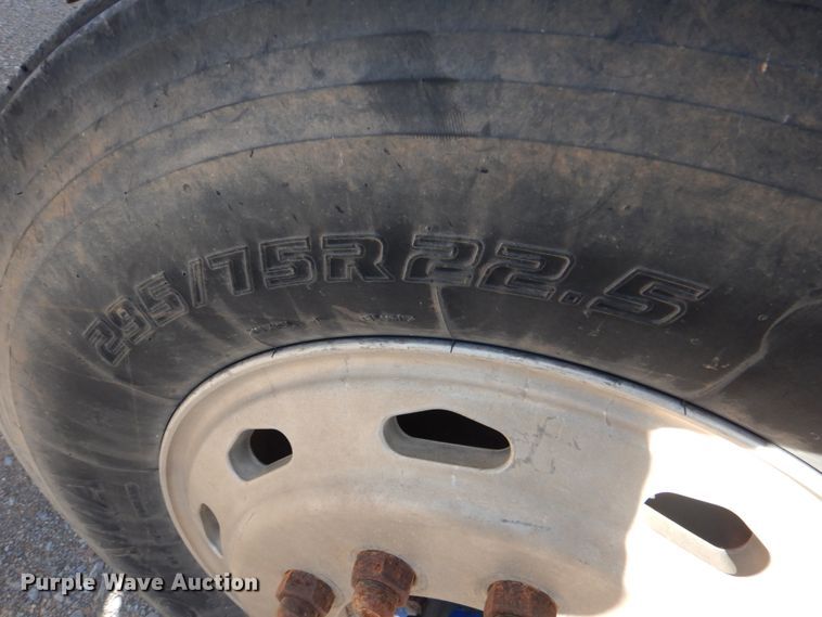 image for item JS9772 2000 Freightliner Century Class  semi truck