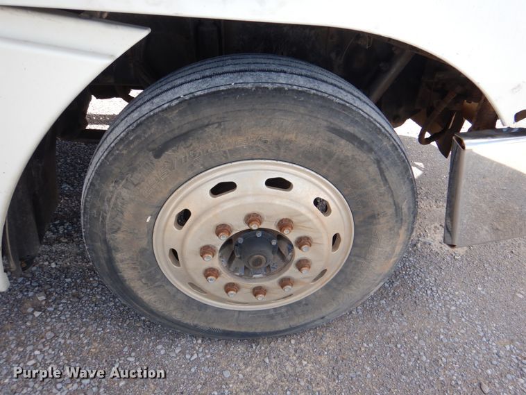 image for item JS9772 2000 Freightliner Century Class  semi truck