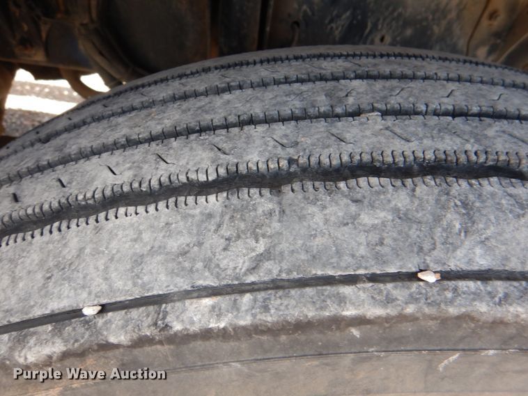 image for item JS9772 2000 Freightliner Century Class  semi truck