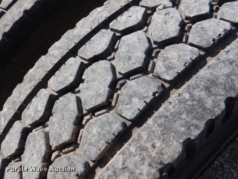 image for item JS9772 2000 Freightliner Century Class  semi truck