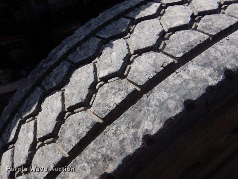 image for item JS9772 2000 Freightliner Century Class  semi truck