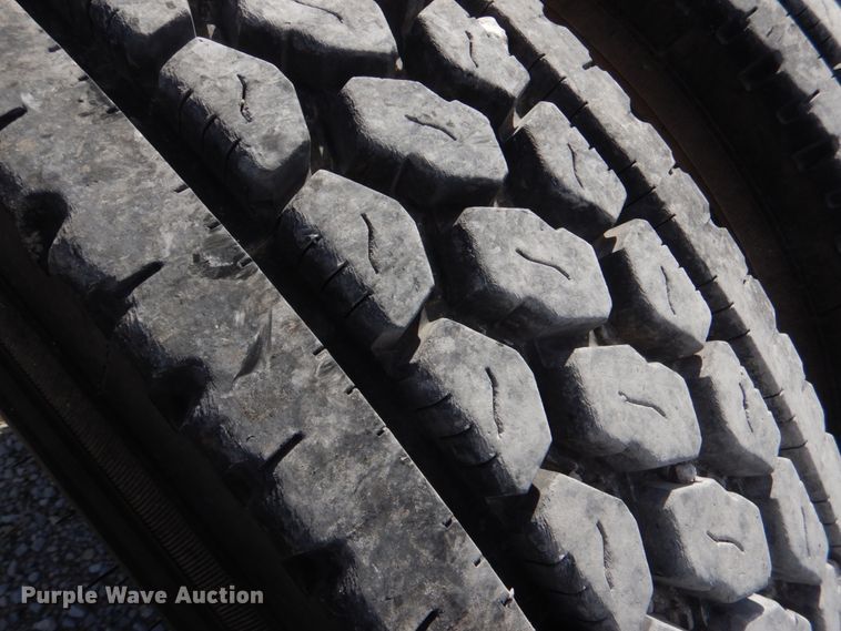 image for item JS9772 2000 Freightliner Century Class  semi truck