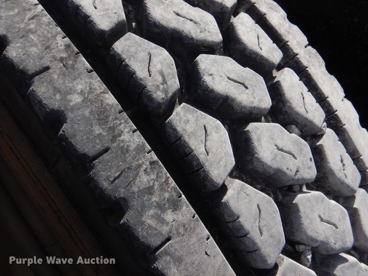 image for item JS9772 2000 Freightliner Century Class  semi truck