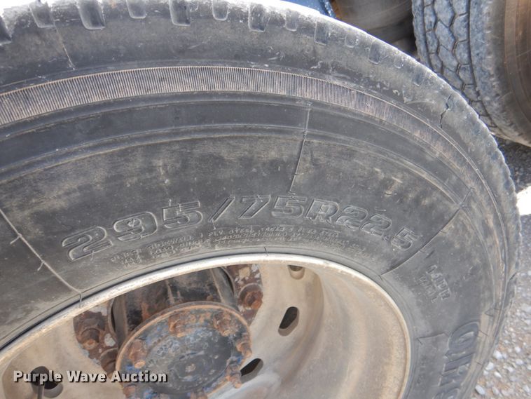 image for item JS9772 2000 Freightliner Century Class  semi truck