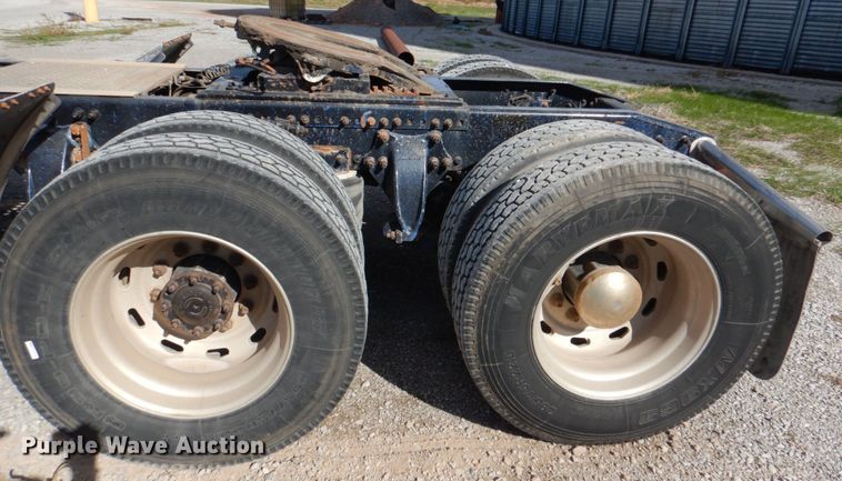 image for item JS9772 2000 Freightliner Century Class  semi truck