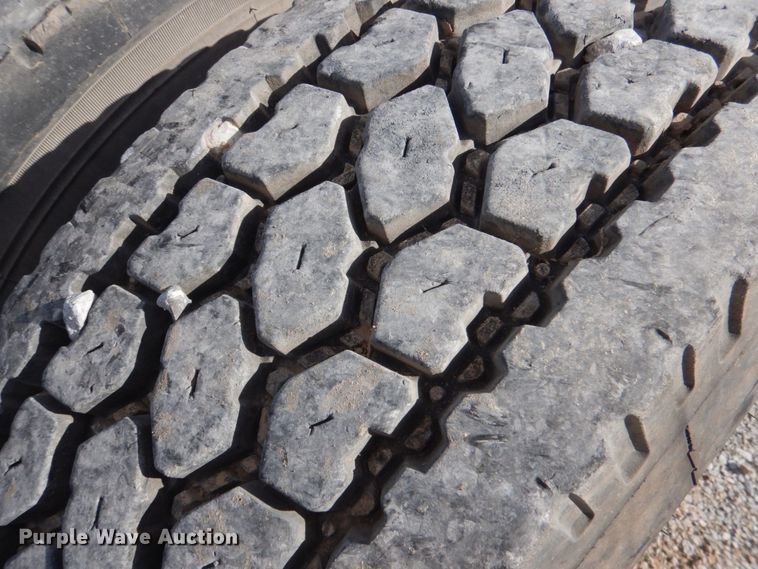 image for item JS9772 2000 Freightliner Century Class  semi truck