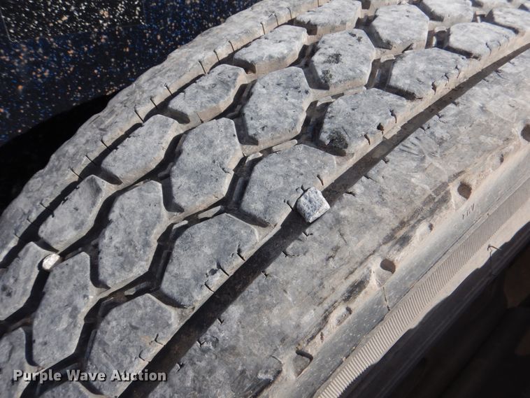 image for item JS9772 2000 Freightliner Century Class  semi truck