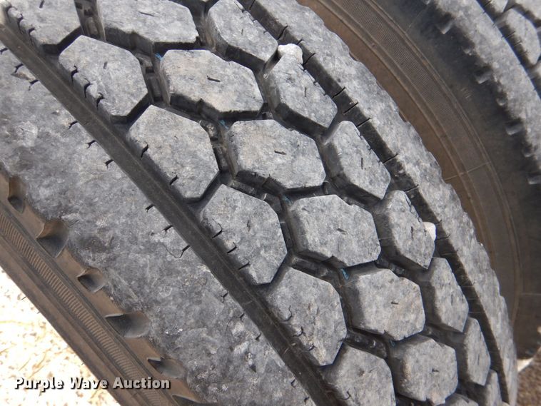 image for item JS9772 2000 Freightliner Century Class  semi truck