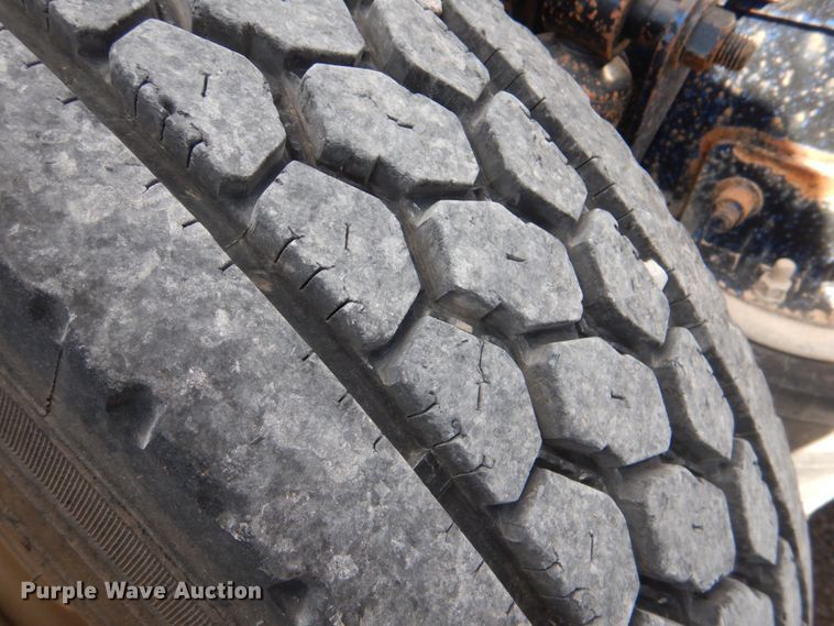 image for item JS9772 2000 Freightliner Century Class  semi truck