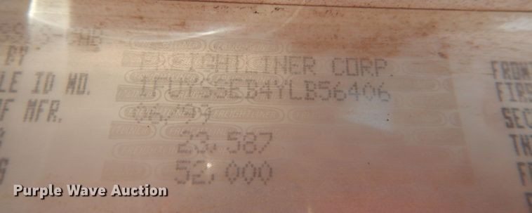 image for item JS9772 2000 Freightliner Century Class  semi truck