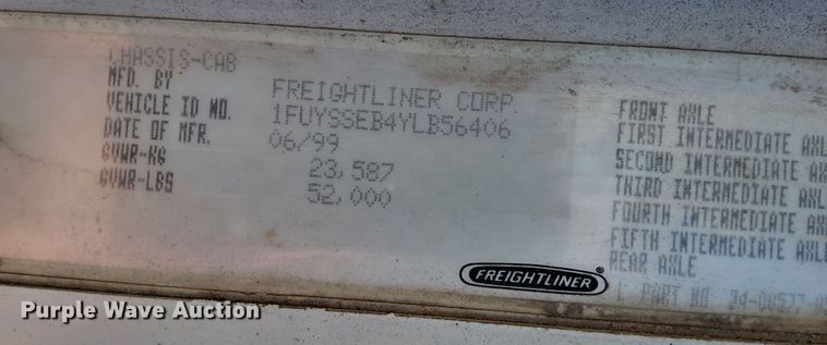 image for item JS9772 2000 Freightliner Century Class  semi truck