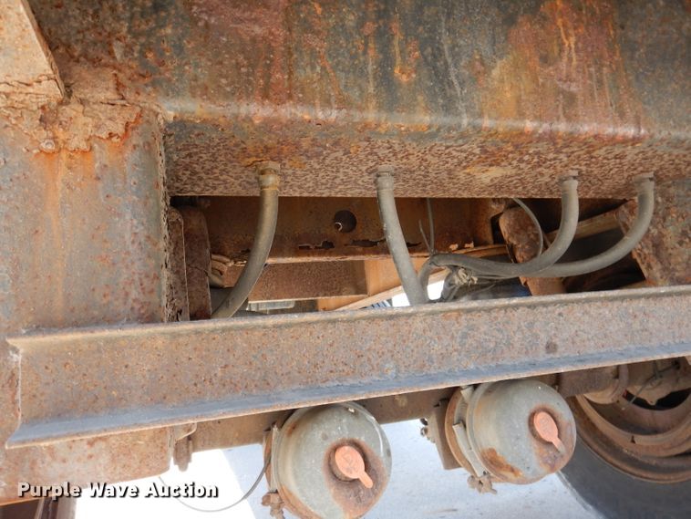 image for item KA9372 1999 Trailmobile Reintour  flatbed trailer