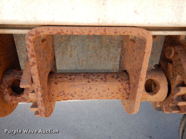 image for item KA9372 1999 Trailmobile Reintour  flatbed trailer