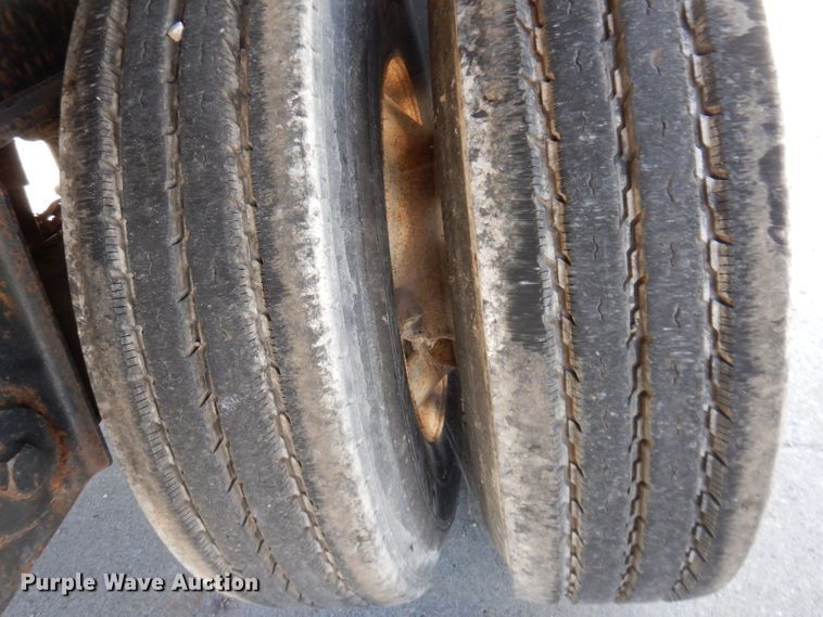 image for item KA9372 1999 Trailmobile Reintour  flatbed trailer