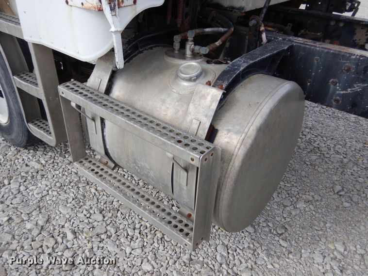 image for item KA9462 1986 Freightliner FLT  semi truck