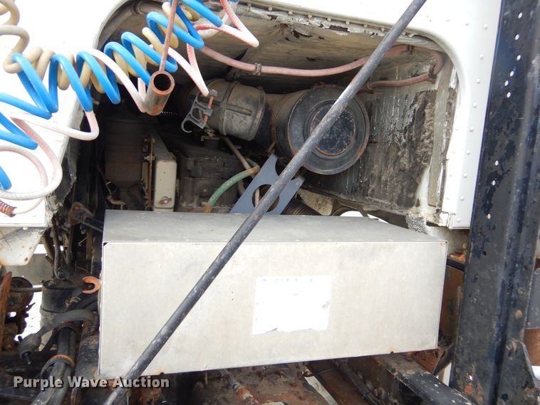 image for item KA9462 1986 Freightliner FLT  semi truck