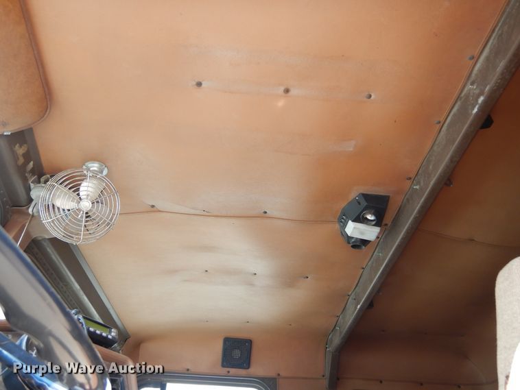 image for item KA9462 1986 Freightliner FLT  semi truck