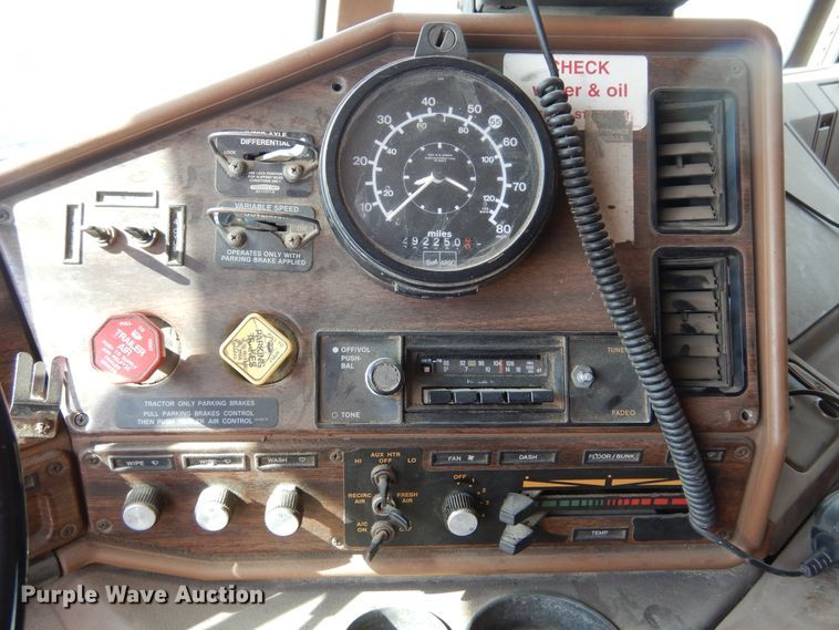 image for item KA9462 1986 Freightliner FLT  semi truck