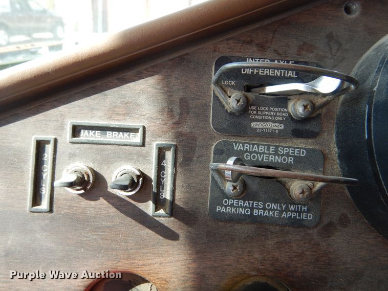 image for item KA9462 1986 Freightliner FLT  semi truck