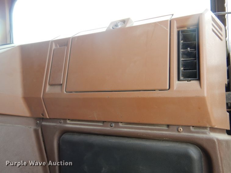 image for item KA9462 1986 Freightliner FLT  semi truck