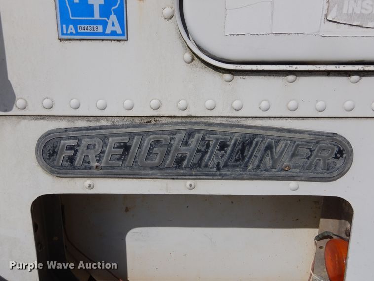 image for item KA9462 1986 Freightliner FLT  semi truck
