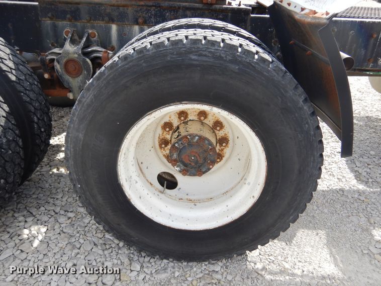 image for item KA9462 1986 Freightliner FLT  semi truck