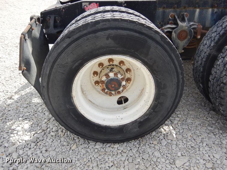 image for item KA9462 1986 Freightliner FLT  semi truck