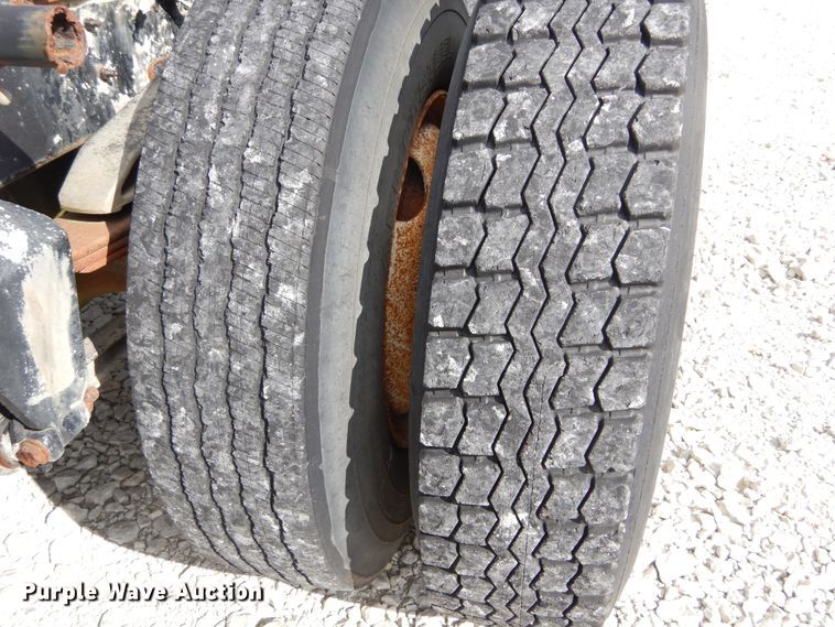 image for item KA9462 1986 Freightliner FLT  semi truck