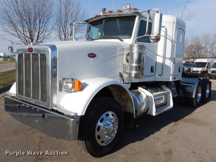 image for item KH9151 2011 Peterbilt 367  semi truck