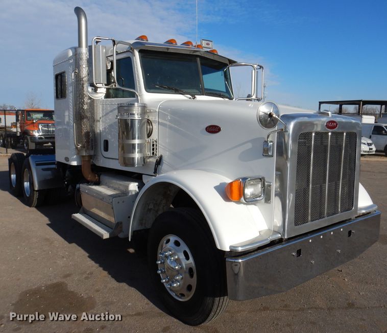 image for item KH9151 2011 Peterbilt 367  semi truck