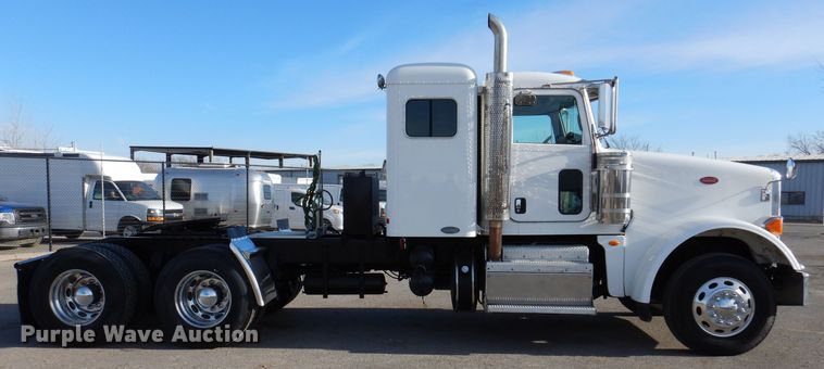 image for item KH9151 2011 Peterbilt 367  semi truck