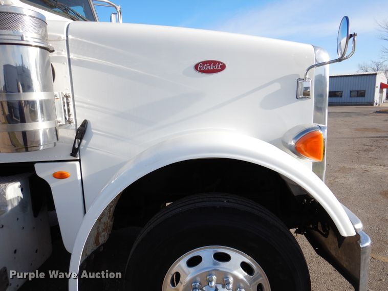 image for item KH9151 2011 Peterbilt 367  semi truck