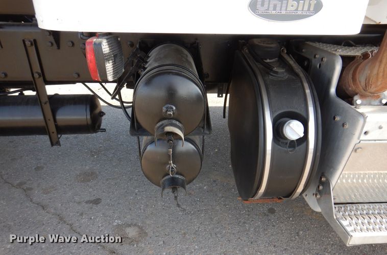 image for item KH9151 2011 Peterbilt 367  semi truck