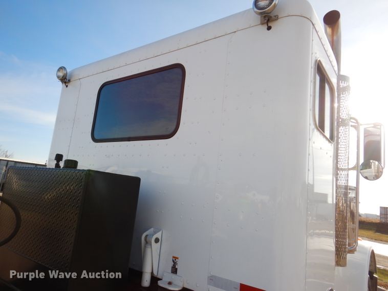 image for item KH9151 2011 Peterbilt 367  semi truck