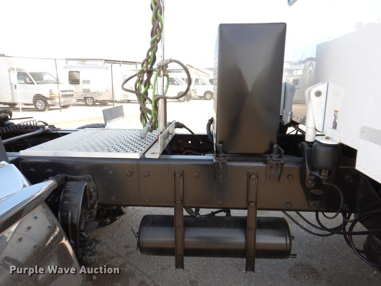 image for item KH9151 2011 Peterbilt 367  semi truck