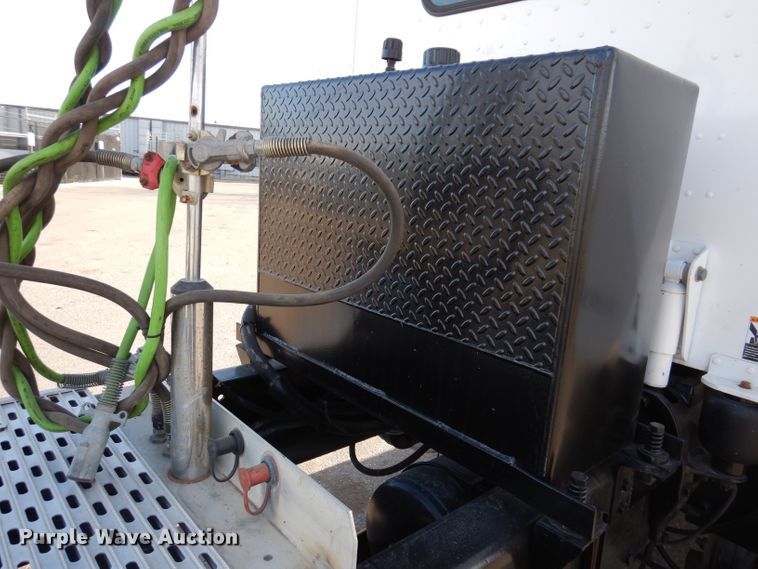 image for item KH9151 2011 Peterbilt 367  semi truck