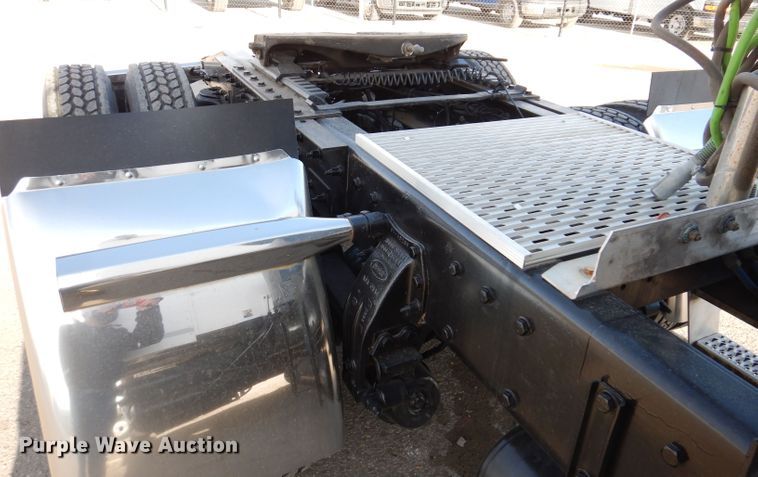 image for item KH9151 2011 Peterbilt 367  semi truck