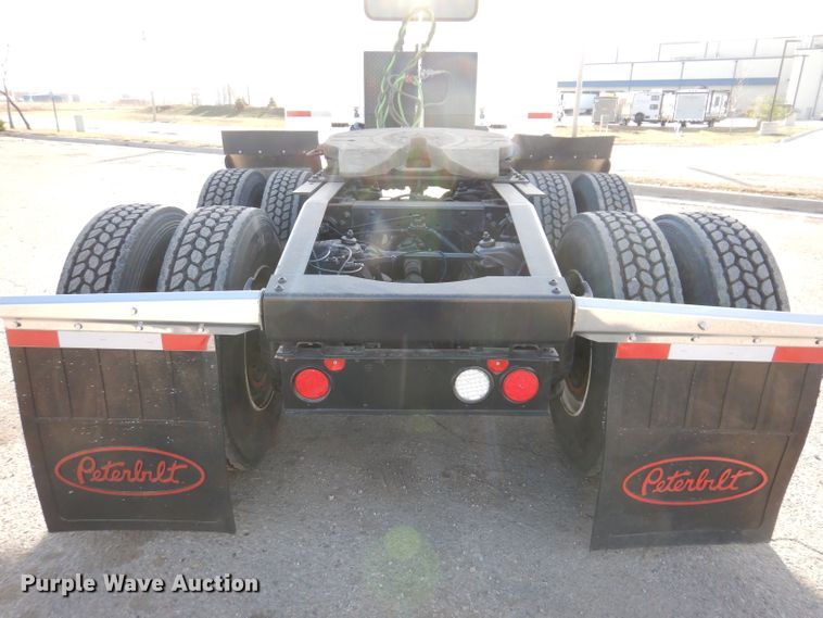 image for item KH9151 2011 Peterbilt 367  semi truck