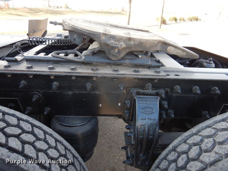 image for item KH9151 2011 Peterbilt 367  semi truck