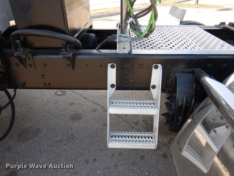 image for item KH9151 2011 Peterbilt 367  semi truck