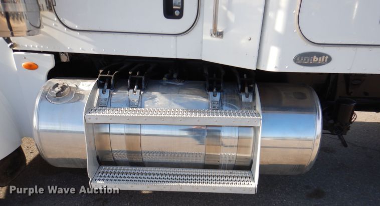 image for item KH9151 2011 Peterbilt 367  semi truck