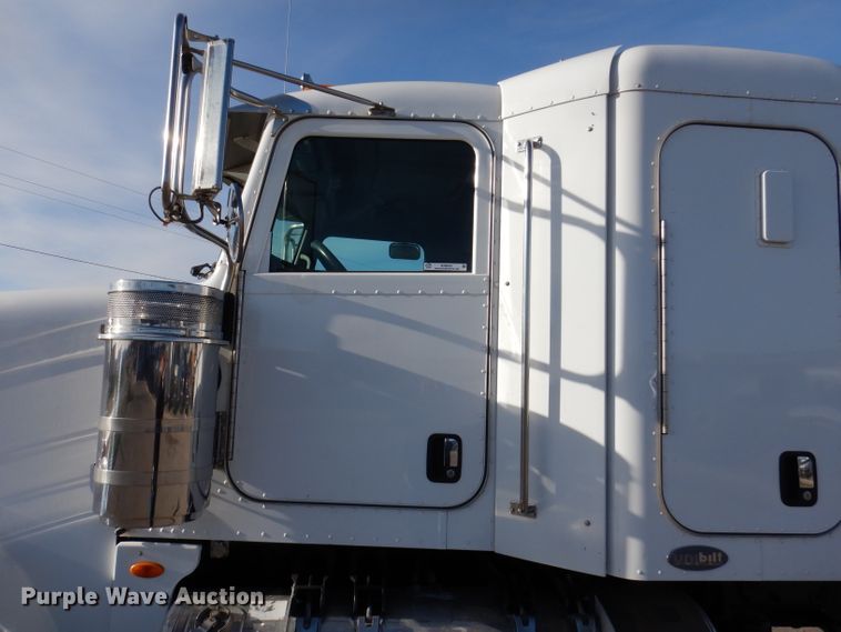 image for item KH9151 2011 Peterbilt 367  semi truck