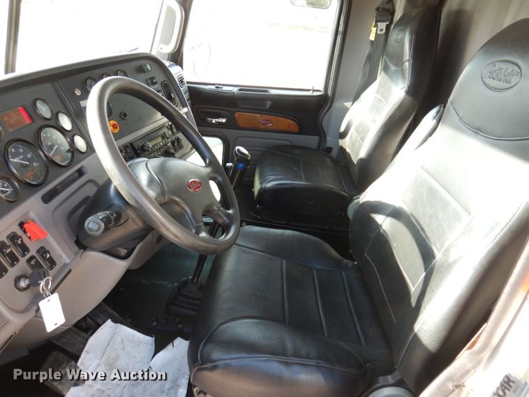 image for item KH9151 2011 Peterbilt 367  semi truck