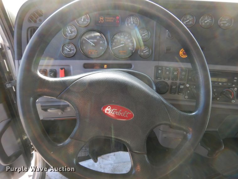 image for item KH9151 2011 Peterbilt 367  semi truck