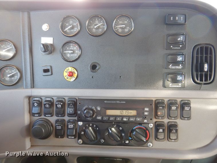 image for item KH9151 2011 Peterbilt 367  semi truck